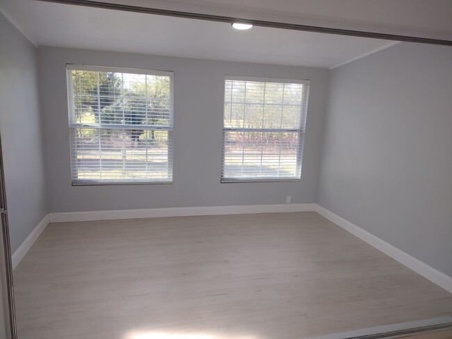 Building Photo - Adorable UPDATED 1 bedroom 1 Bath home wit...