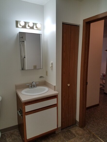 Building Photo - 1749 Lynx Ave