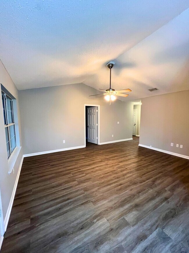 Building Photo - 3/2 in Sugarmill with pool access!