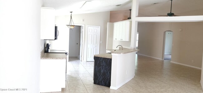 Building Photo - 2148 Caledonia Pl