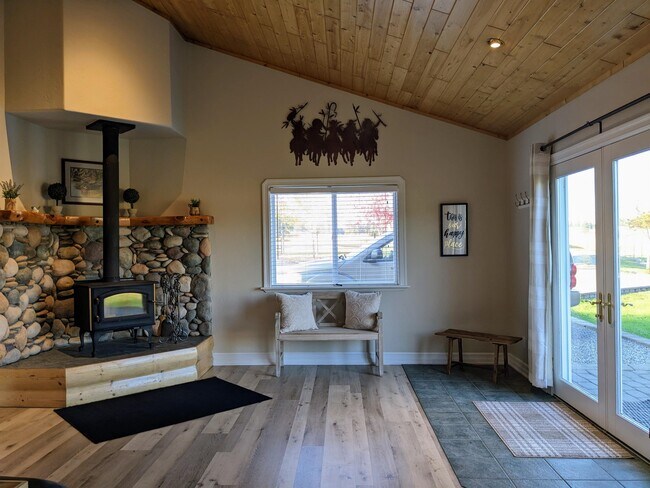 Building Photo - 60 Jewel Trl