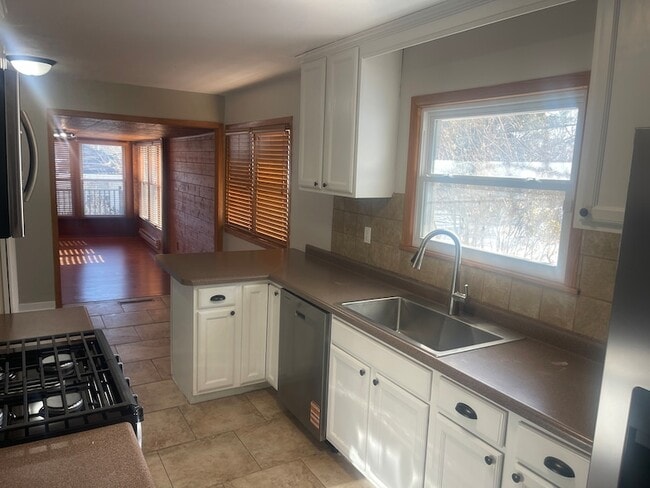 Building Photo - 3303 Greenwood Ave