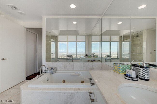 Building Photo - 222 Karen Ave