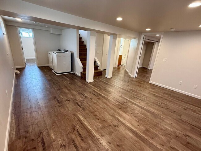 Building Photo - 3 Bedroom / 2 Bath Home - Bespoke Elegance in the University District!