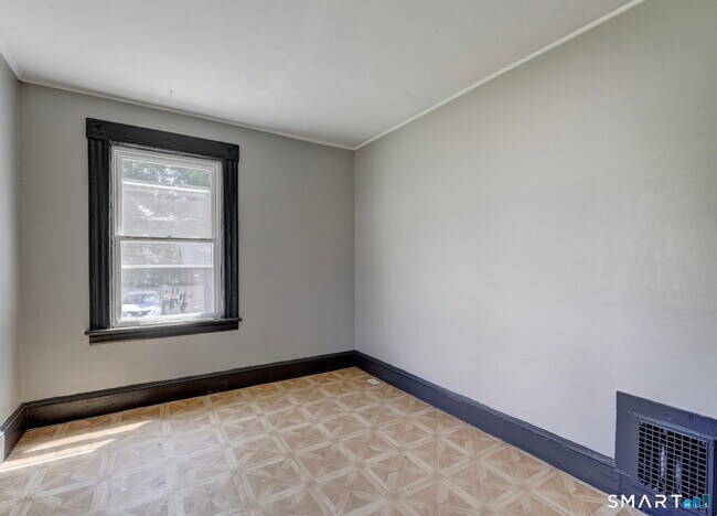 Building Photo - 85 Spruce St