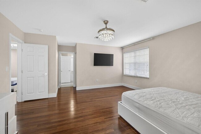 Building Photo - 1724 Annandale Cir