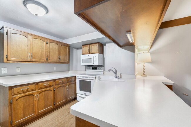Building Photo - 5598 Butternut Ct