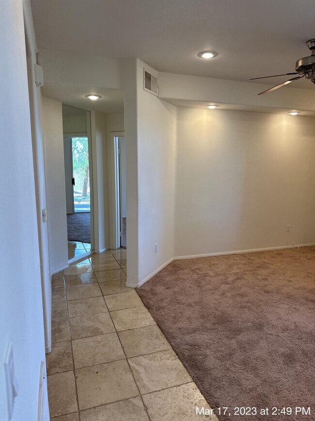 Building Photo - 664 Peachy Canyon Cir