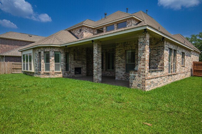 Building Photo - 17303 Quiet Shores Dr