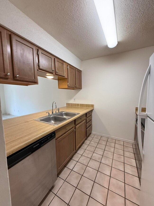Building Photo - 513 Landview Dr