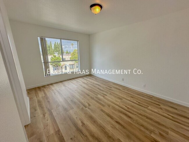 Building Photo - 1080 St Louis Ave