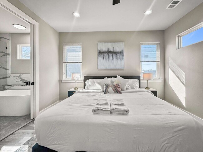 Building Photo - 2408 Pennsylvania Ave