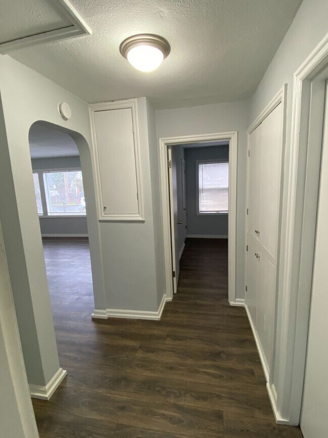Building Photo - 2BR/1BA Apartment for Rent