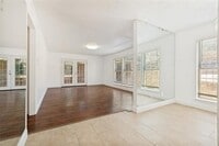 Building Photo - 8560 Park Ln