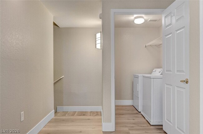 Building Photo - 10550 W Alexander Rd