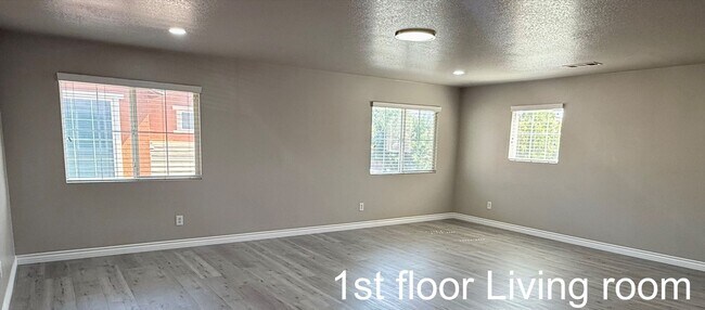 Building Photo - 1940 Sugar Maple Ln