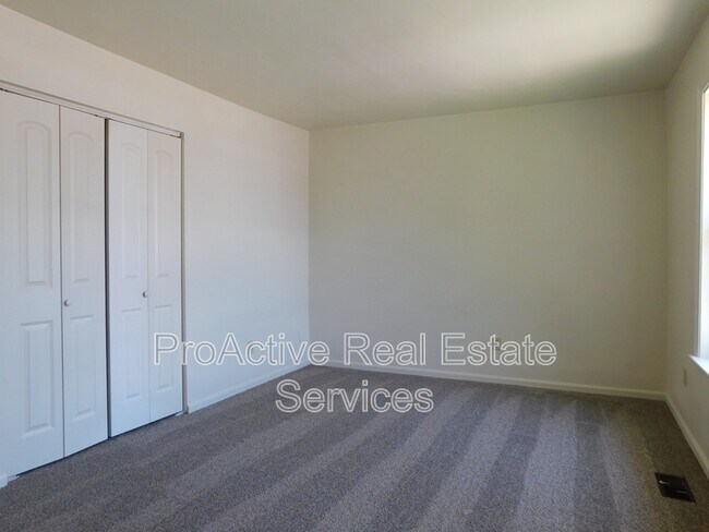 Building Photo - 215 Greenbrier Ave