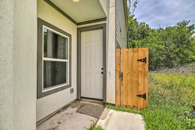 Building Photo - 4835 Sunflower St