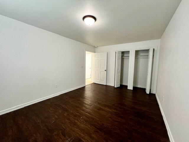 Building Photo - 364 E 7th St