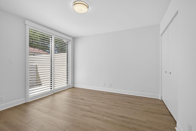 Building Photo - 259 Old Meadow Way