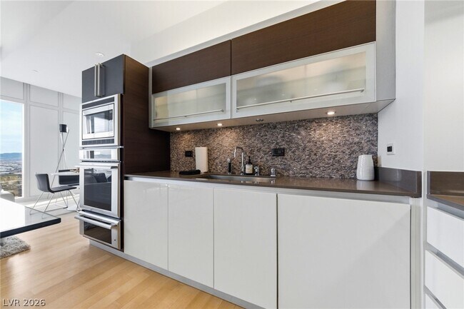 Building Photo - 3750 S Las Vegas Blvd