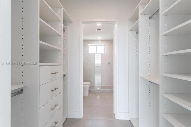 Building Photo - 9101 E Bay Harbor Dr