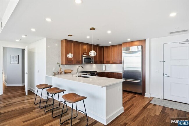 Building Photo - 8100 River Rd