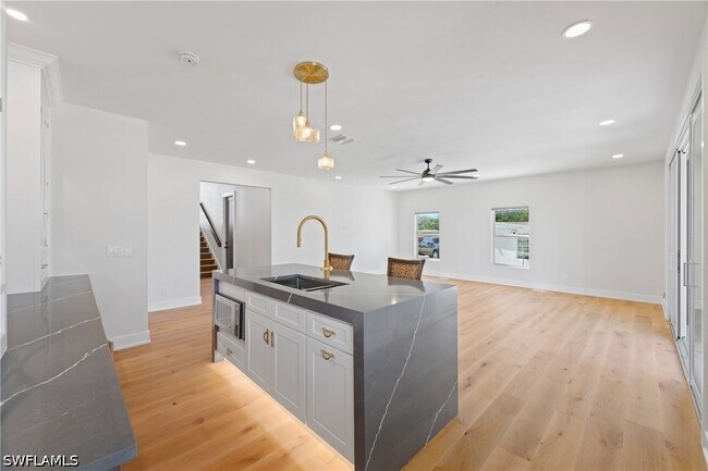 Building Photo - 1836 Harbor Ln