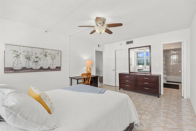 Building Photo - 1825 S Ocean Dr