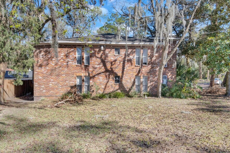 Building Photo - 2325 Spring Park Rd