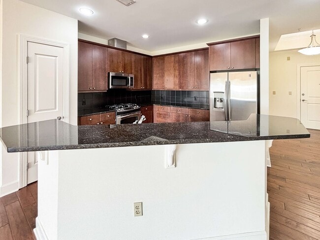 Building Photo - A 2 BR Lifestyle of Luxury at One Vinings Mountain!