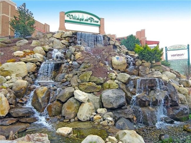 Building Photo - 718 Rosecliff Rd