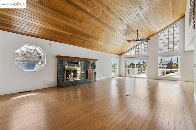 Building Photo - 5752 Drakes Dr