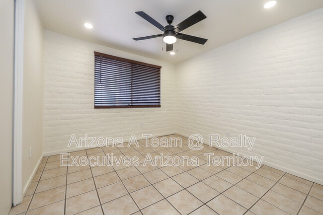 Building Photo - 5650 E Pima St