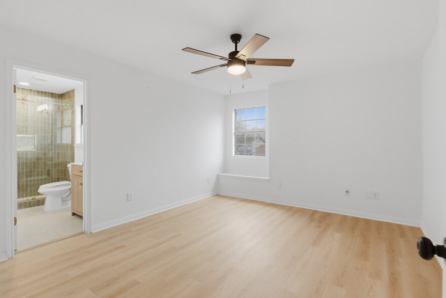 Building Photo - Room in Duplex on Gwendolyn Ln