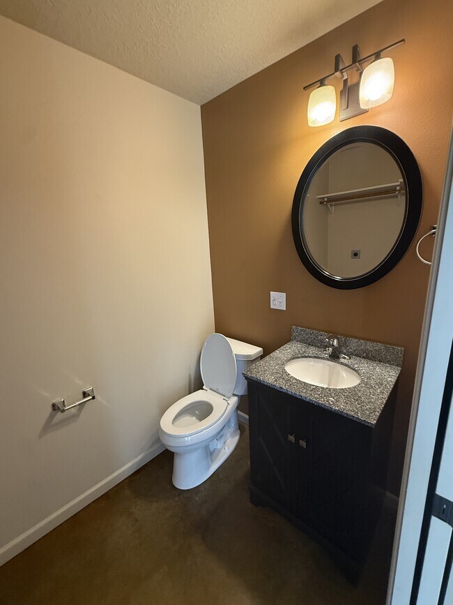 Building Photo - 5220 Loft Dr