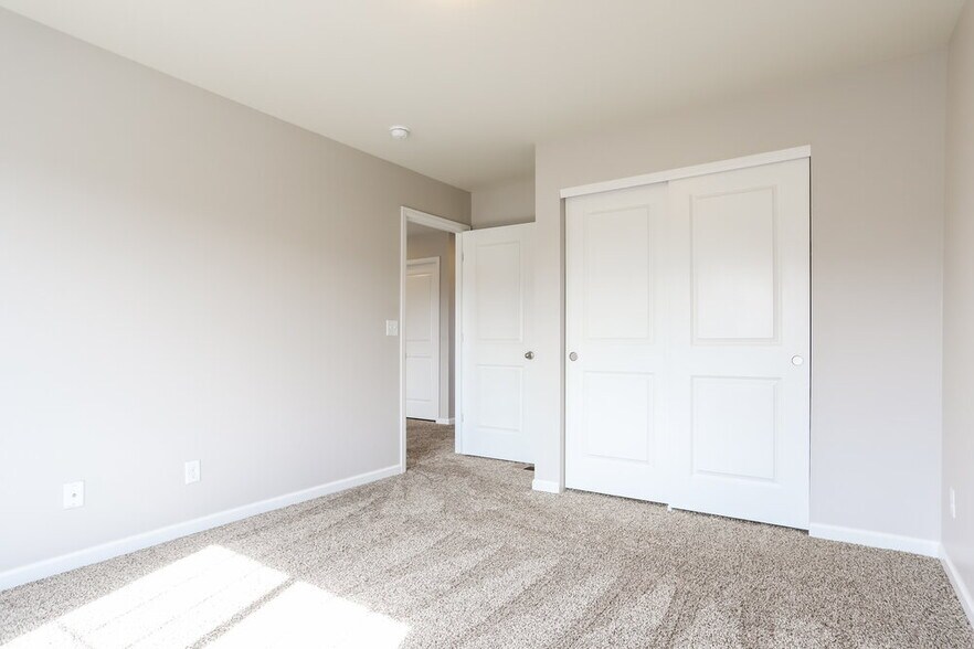 Building Photo - 7649 Blue Water Dr