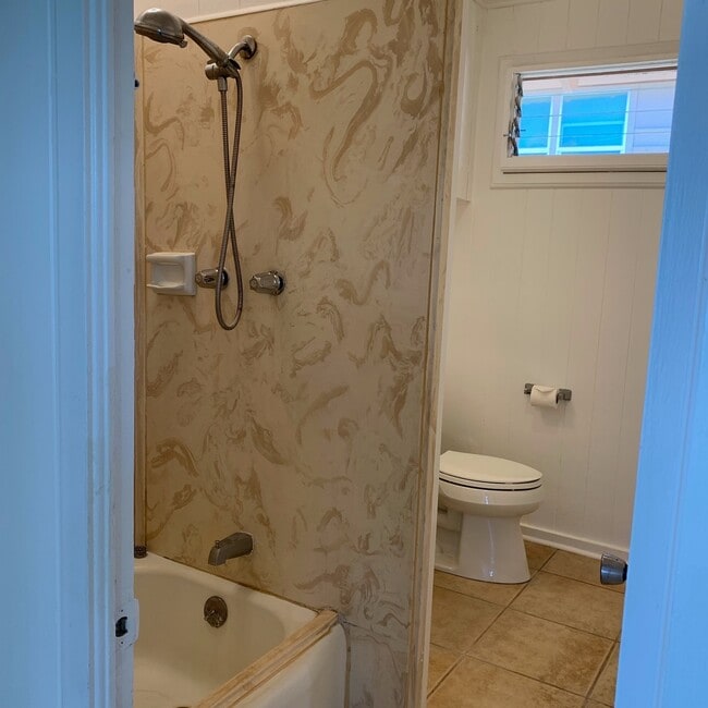 Building Photo - 944 21st Ave