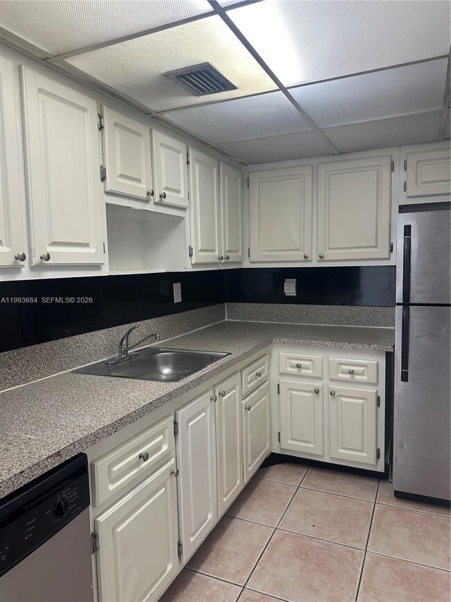 Building Photo - 1805 Sans Souci Blvd