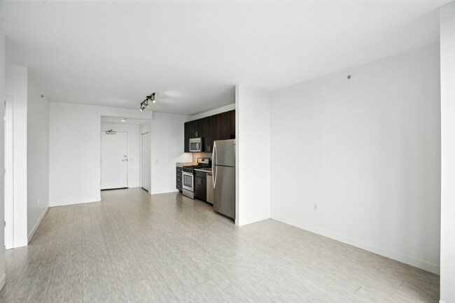 Building Photo - 155 Forest Ave