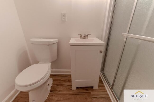 Building Photo - 142 N Ellwood Ave