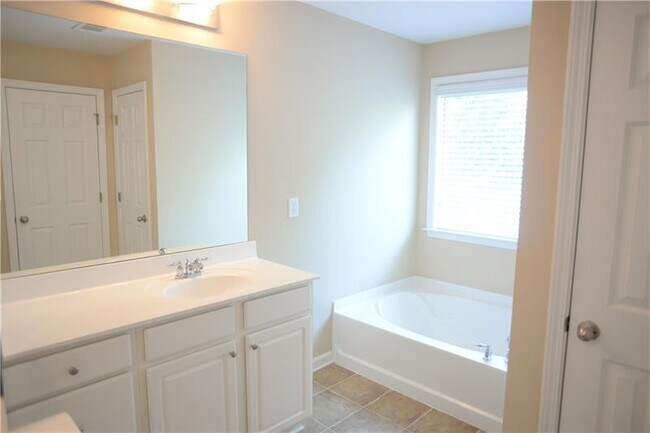Building Photo - 5228 Wellsley Bend