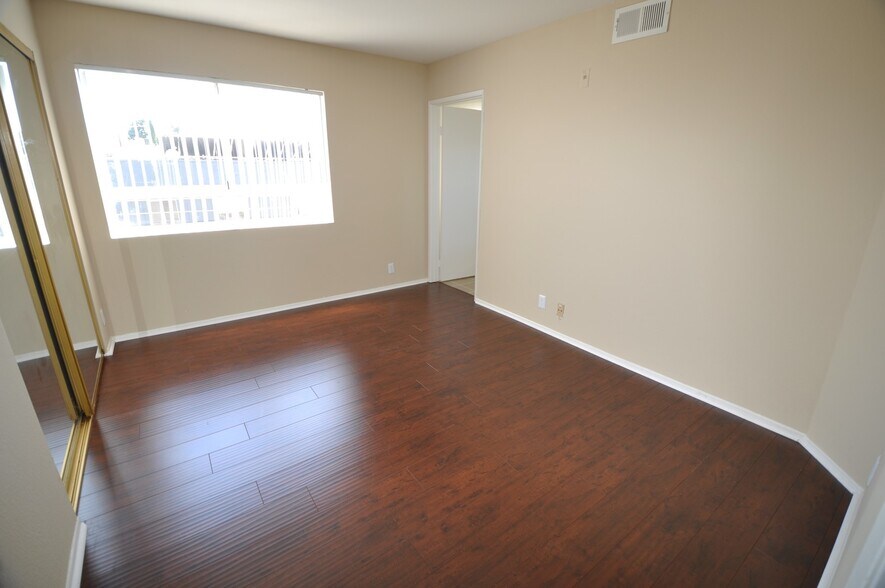 Building Photo - 5002 Tujunga Ave