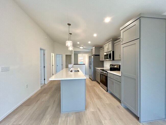 Building Photo - Spacious & Stylish 4-Bed Home with Modern Finishes and Attached 2-Stall Garage