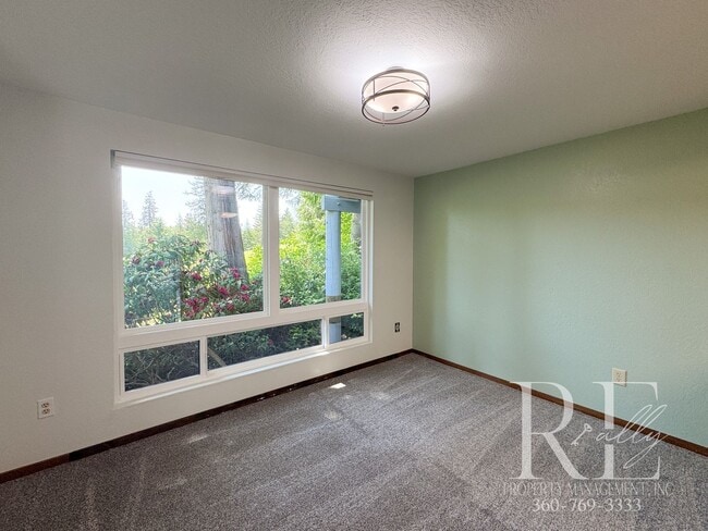 Building Photo - Highland Greens Golf Course Living