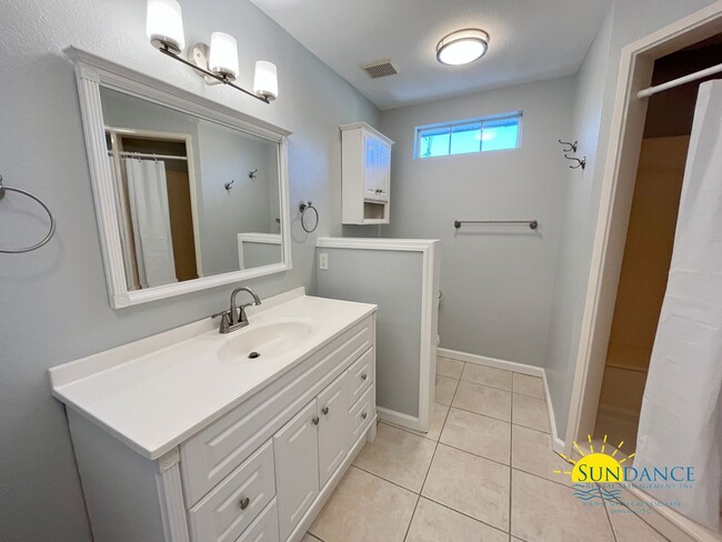 Building Photo - Exceptional 1 Bedroom Unit in Niceville!