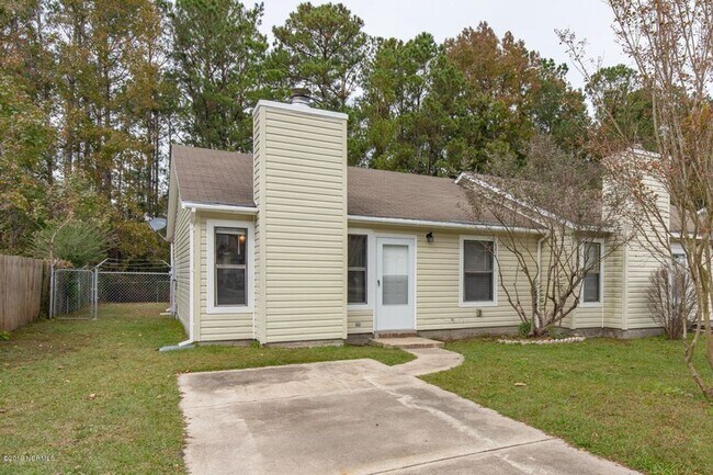 Building Photo - 2 Bedroom, 2 Bathroom Home
