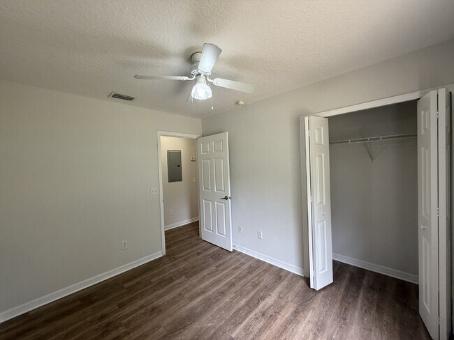 Building Photo - 324 Lena St