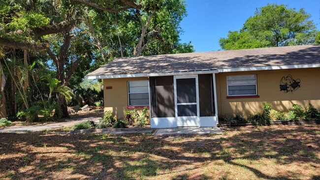 Primary Photo - Annual 2/1 half duplex just off Cortez Road
