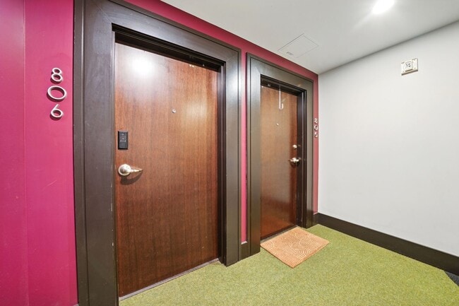 Building Photo - Upgraded Downtown Condo